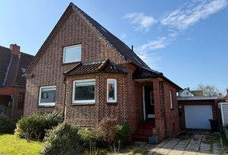 Vorderansicht mit Garage