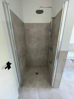 Dusche OG_.jpg