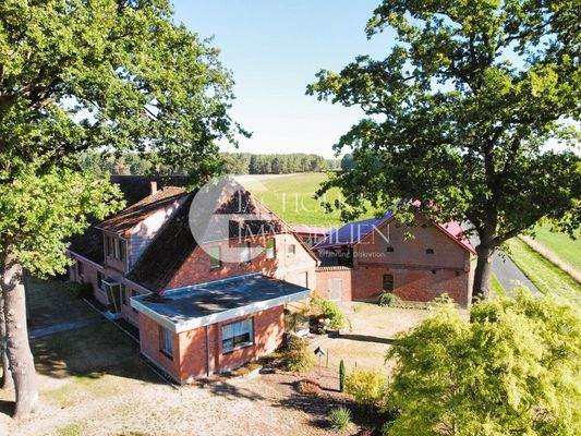 378.Haus.Außen.Drone