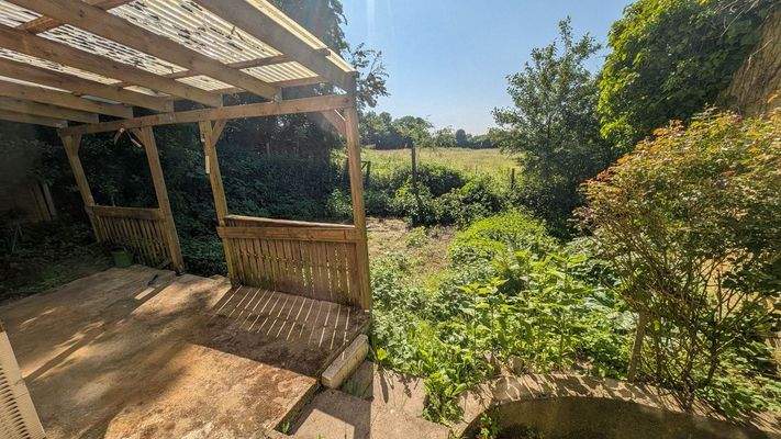 Überdachte Terasse und Garten