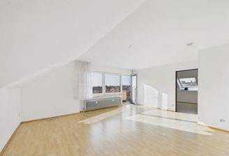 Wohnbereich mit Balkonzugang