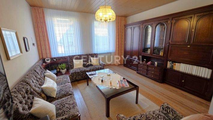 Helles lichtdurchflutetes Wohnzimmer