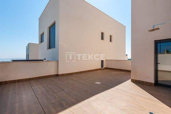 Key-Ready Flats with Great View in San Miguel de Salinas