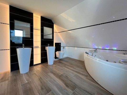 Dusch-/Wannenbad im Dachgeschoss