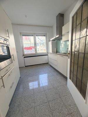 Küchenbereich mit Einbauküche.jpeg