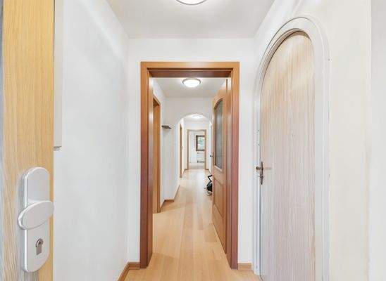 Flur EG - (KI generiert)