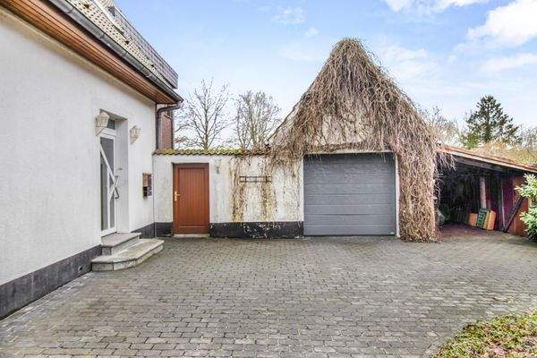 Garage und Stellplatzmöglichkeiten