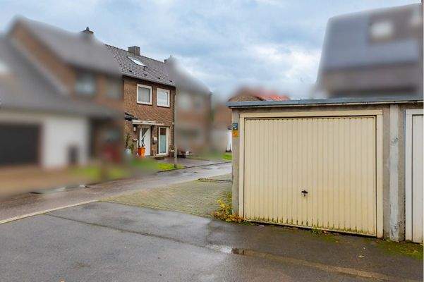 Garage und 2 Stellplätze