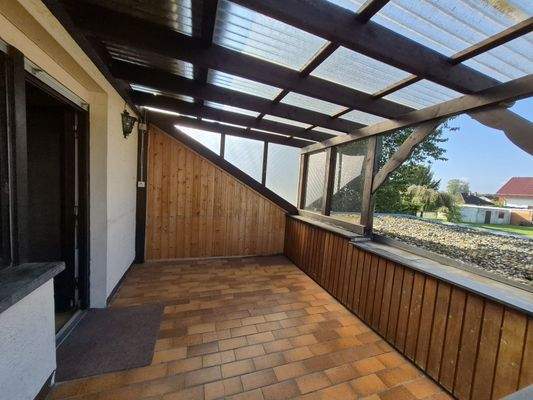überdachte Terrasse im OG
