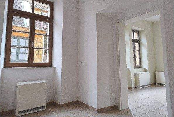 Küche mit Zugang zum Esszimmer