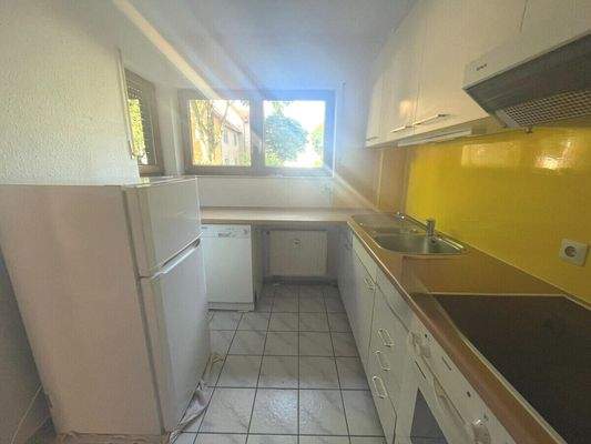 Einbauküche (wird Ende Januar 2026 neu ausgetauscht)