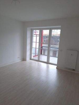 Wohnzimmer mit Balkon