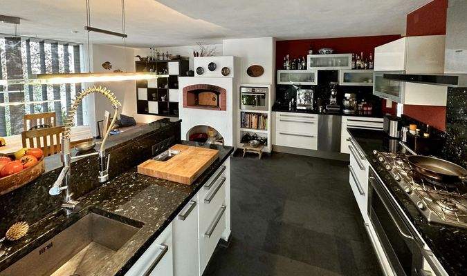 Einbauküche mit Granitplatte