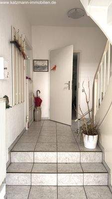 WuG - Treppenhaus/Zugang zu Laden u. Wohnungen