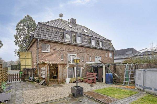 Rückansicht auf die Immobilie