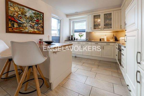 Küche mit Zugang zur Terrasse