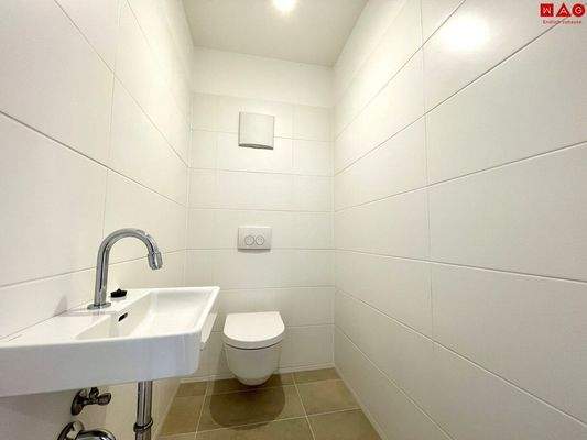 WC mit Handwaschbecken