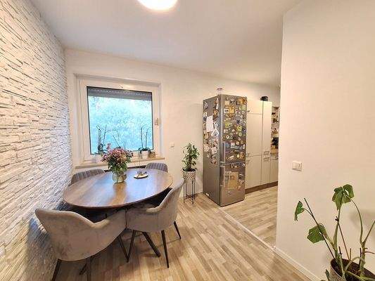 Küche mit Essbereich