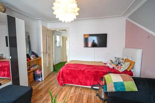 Schlafzimmer 2 von 3 OG