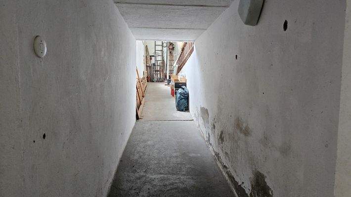 Gang zum Ausgang + EG