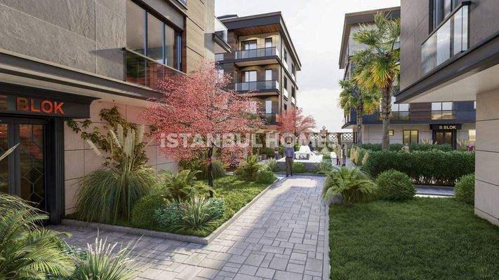 Luxury Flats with Pool, Gym and Parking in Beylikdüzü