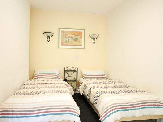 204 7 Schlafzimmer mit Einzelbetten (1 von 1).jpg