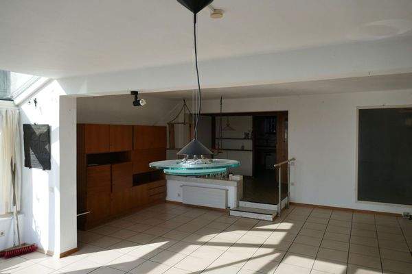 Esszimmer mit Blick auf Küche