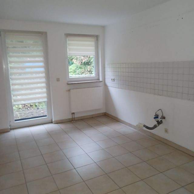 Große geräumige Dachgeschoss Wohnung 3 Raum Kirchberg zu vermieten - Photo 1