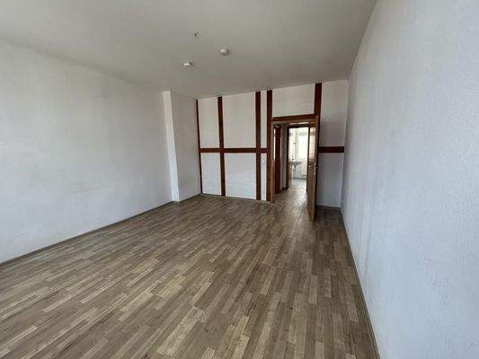 Wohnzimmer mit Blick zum Flur