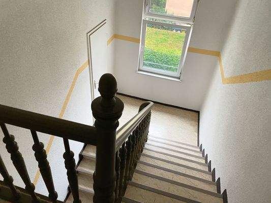 Hausflur mit Abstellraum.JPG