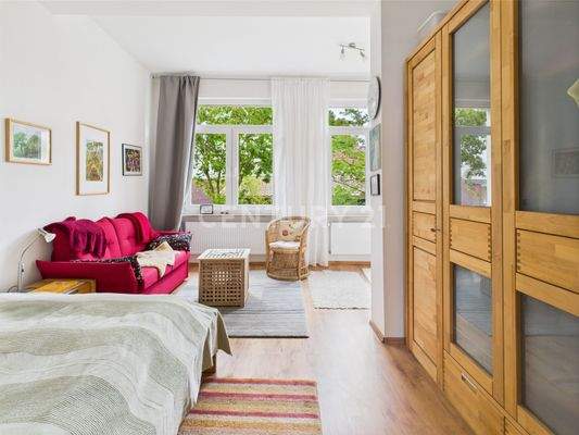 Großes Schlafzimmer im Erdgeschoss