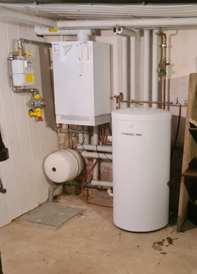 Gas-Heizung von Viessmann im Keller.png