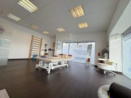 Großes Behandlungszimmer