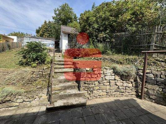 Terrasse mit Blick in den Garten