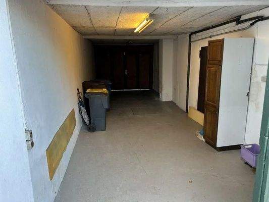 25 Garage mit Kellerzugang
