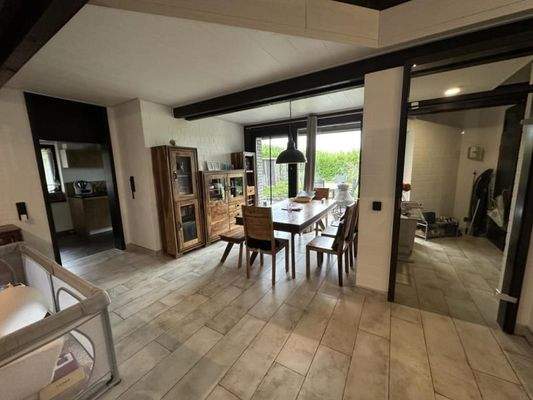 Blick auf Essbereich und Windfang