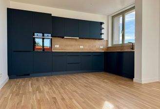 Moderner Wohn- und Essbereich 