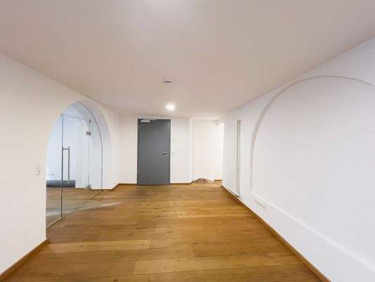 Eingangsbereich Blick zur Eingangstür Ansicht 2