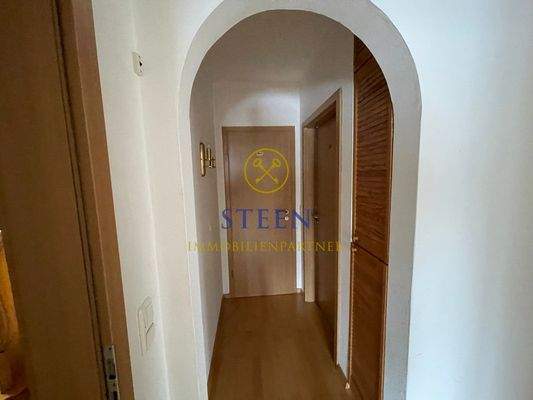 Flur Parterre mit Kuhhaupt-Bogen