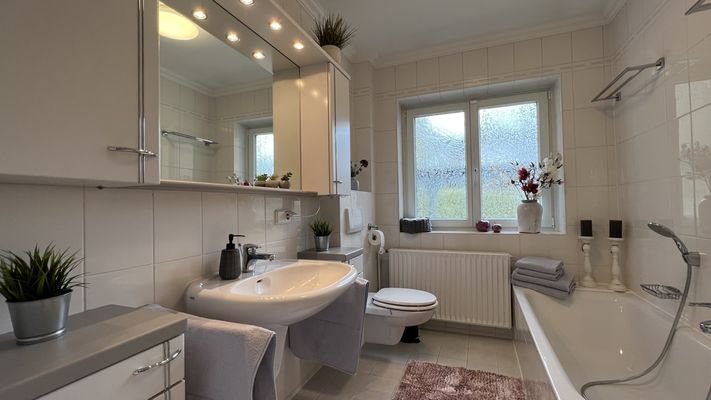 Vollbad + Dusche EG (2)