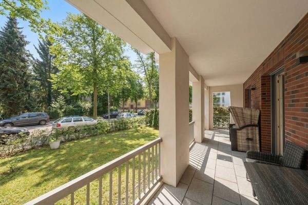 Terrasse mit Garten in Süd-Ausrichtung