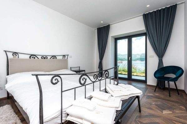 Großes Schlafzimmer