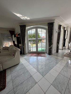 Wohn- Essbereich mit Zuang zur Terrasse