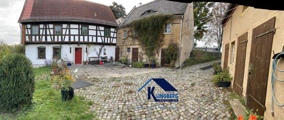 Hofbereich mit Gebäuden