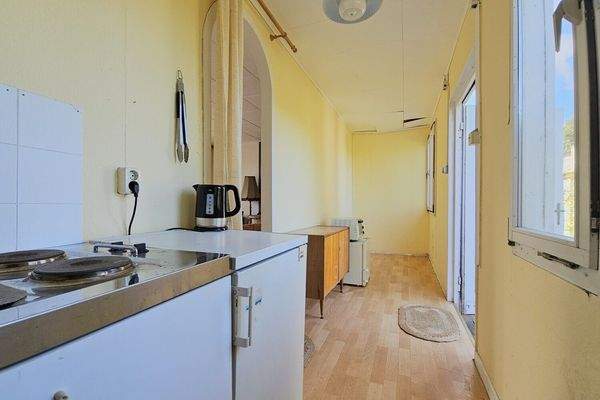 Küche mit großem Abstellbereich (Bungalow I)