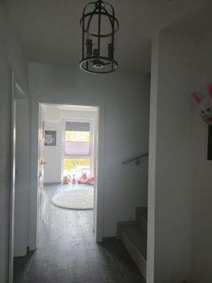 Heller Flur im Reihenhaus