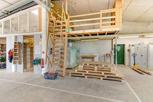 Lagerhalle-Schreinerei