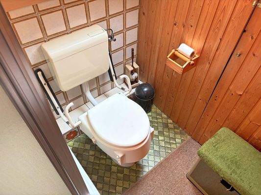 Vorderhaus_OG_Badezimmer