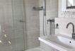 Bad mit Wanne und Dusche OG