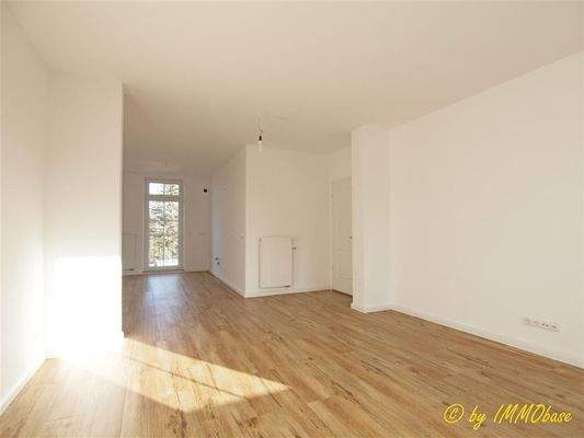 Wohnbereich mit Blick in die Küche